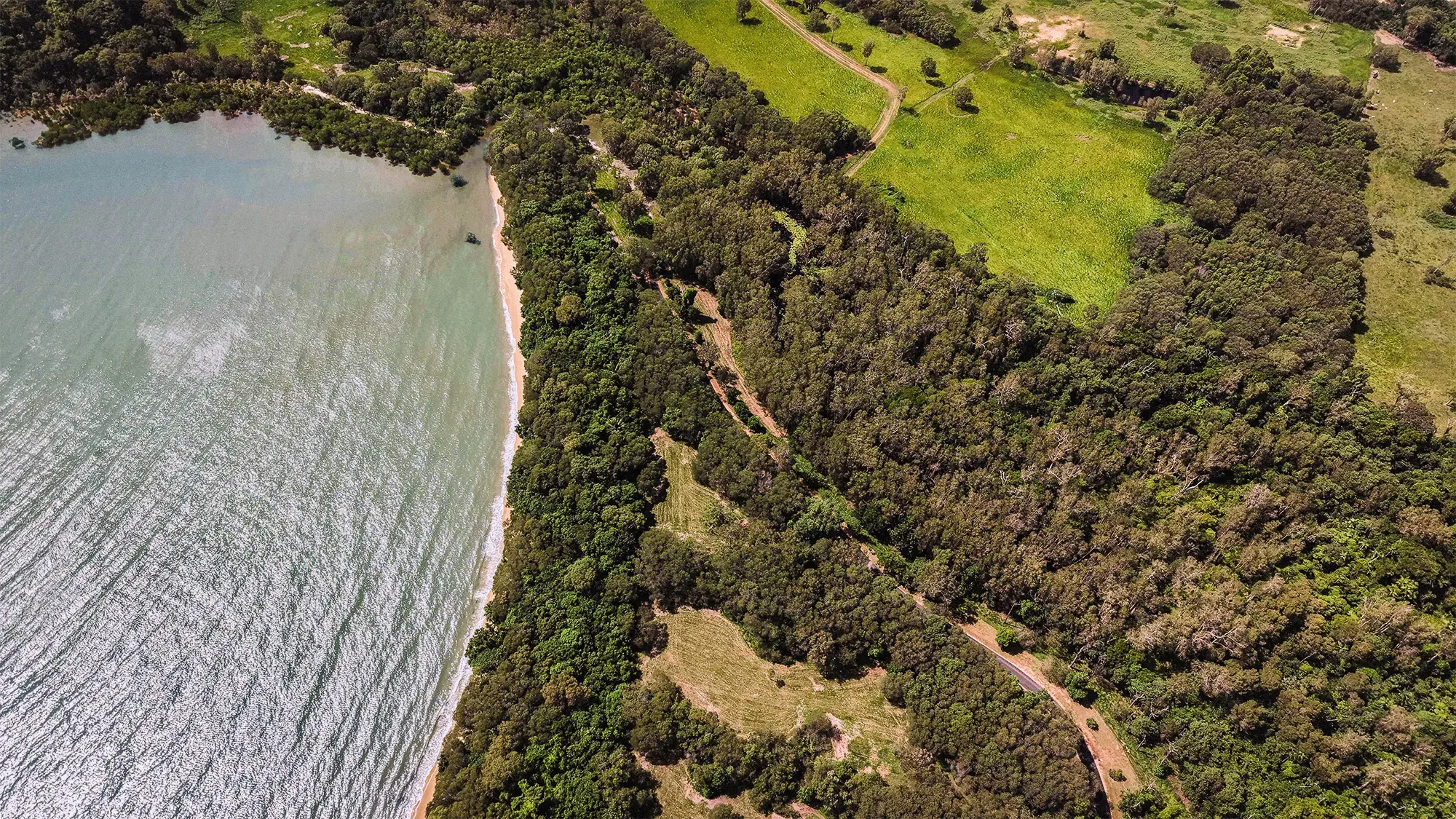 Lot 21 from directly above, the surveyed boundary drawn over the clean plan aerial